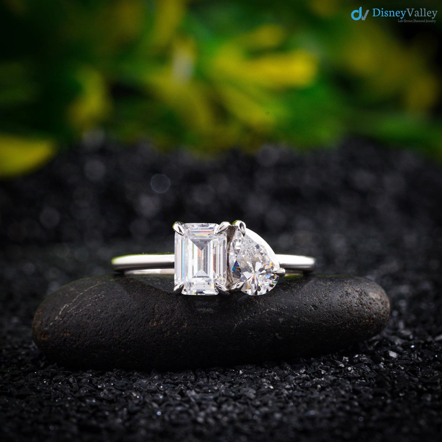 2.5 CT Toi et Moi Solid Gold Emerald and Pear Cut Moissanite Engagement Ring - DisneyValley