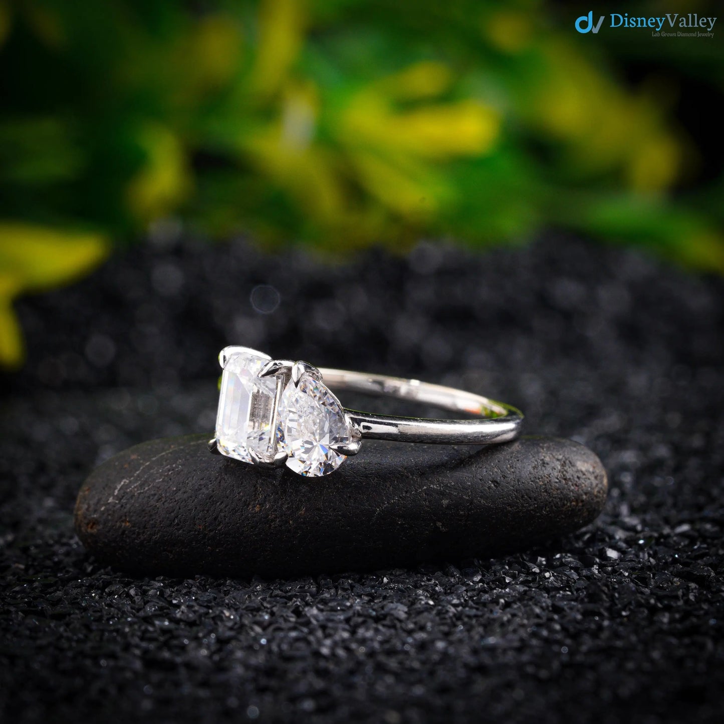 2.5 CT Toi et Moi Solid Gold Emerald and Pear Cut Moissanite Engagement Ring - DisneyValley
