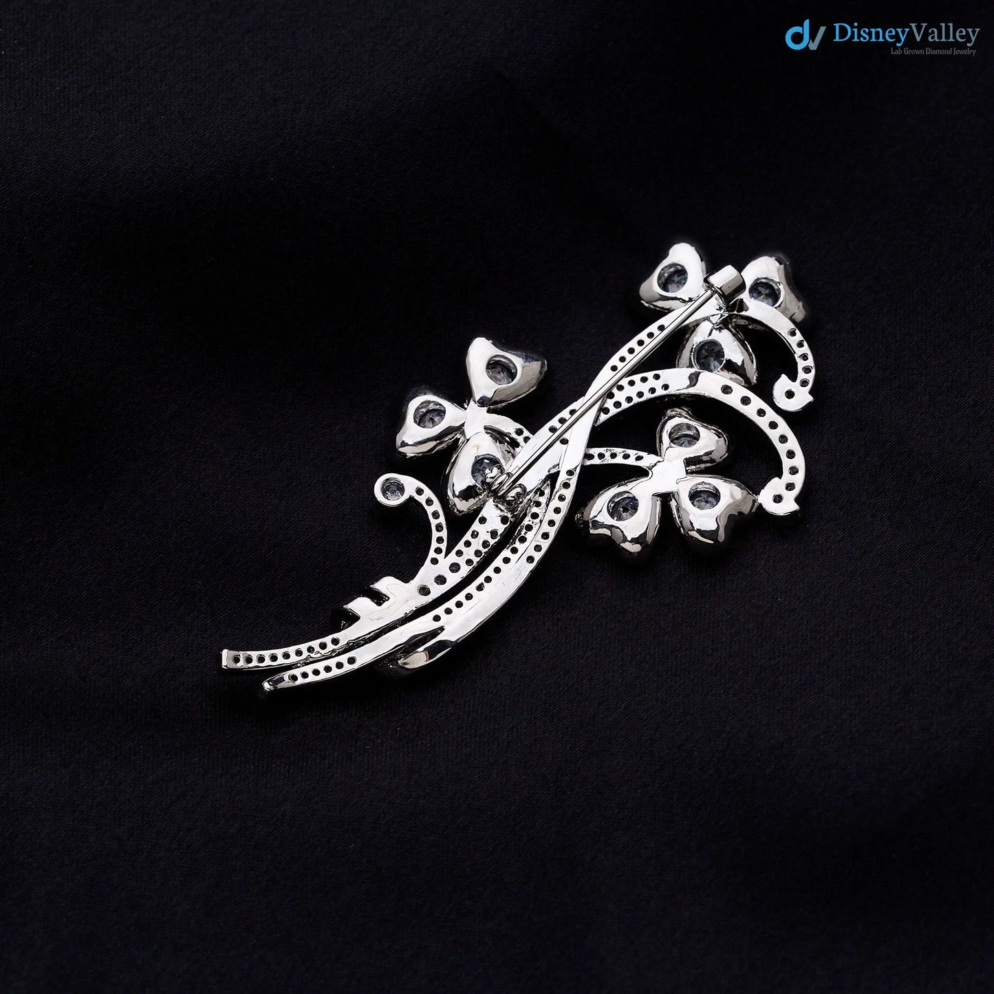 Queen Elizabethβs Irish Shamrock Diamond Jubilee National Emblem Brooch DisneyValley