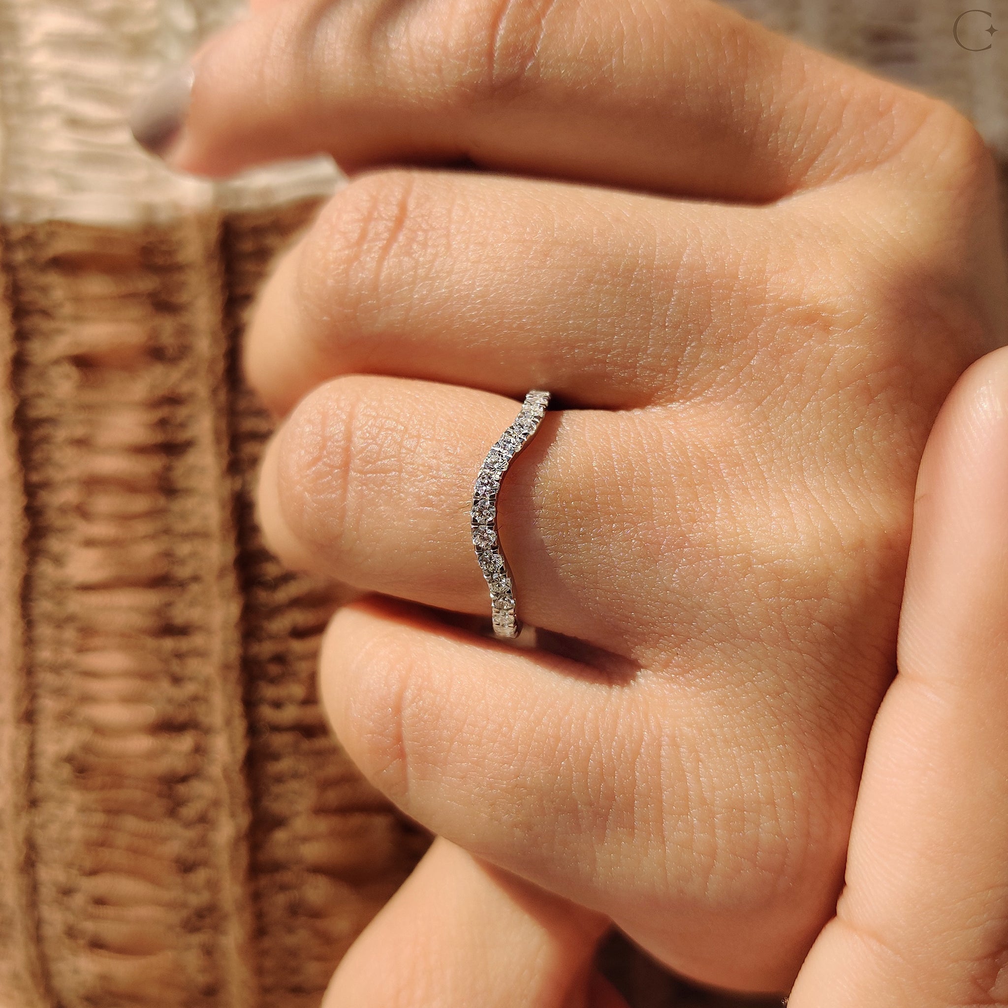 Curved Gold Wedding Band With Round Diamond
