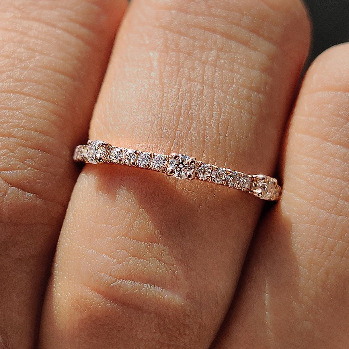 Round Cut Moissanite Half Eternity Band Image principale du produit