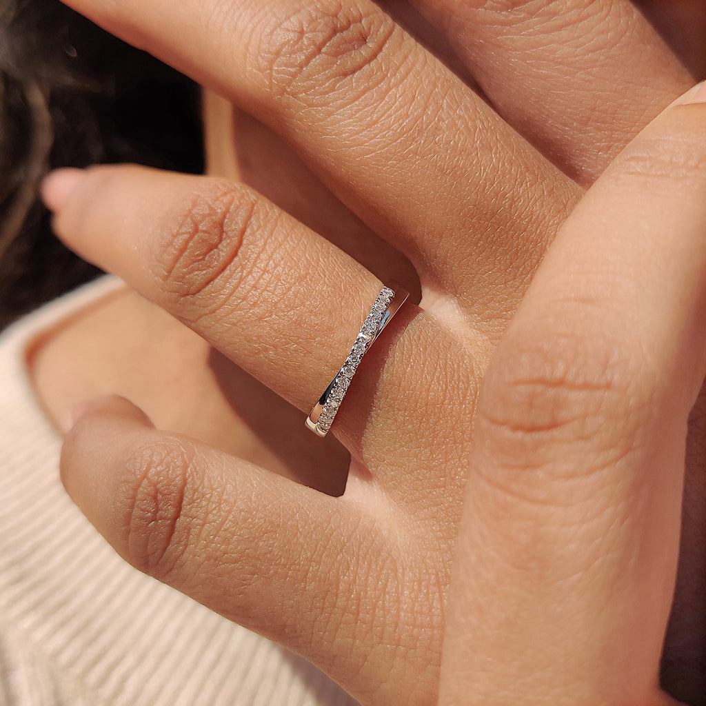Round Cut Crossover Wedding Band