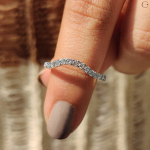 Curved Gold Wedding Band With Round Diamond