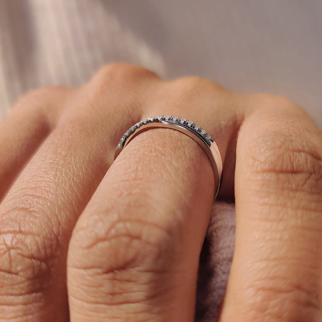 Round Cut Crossover Wedding Band