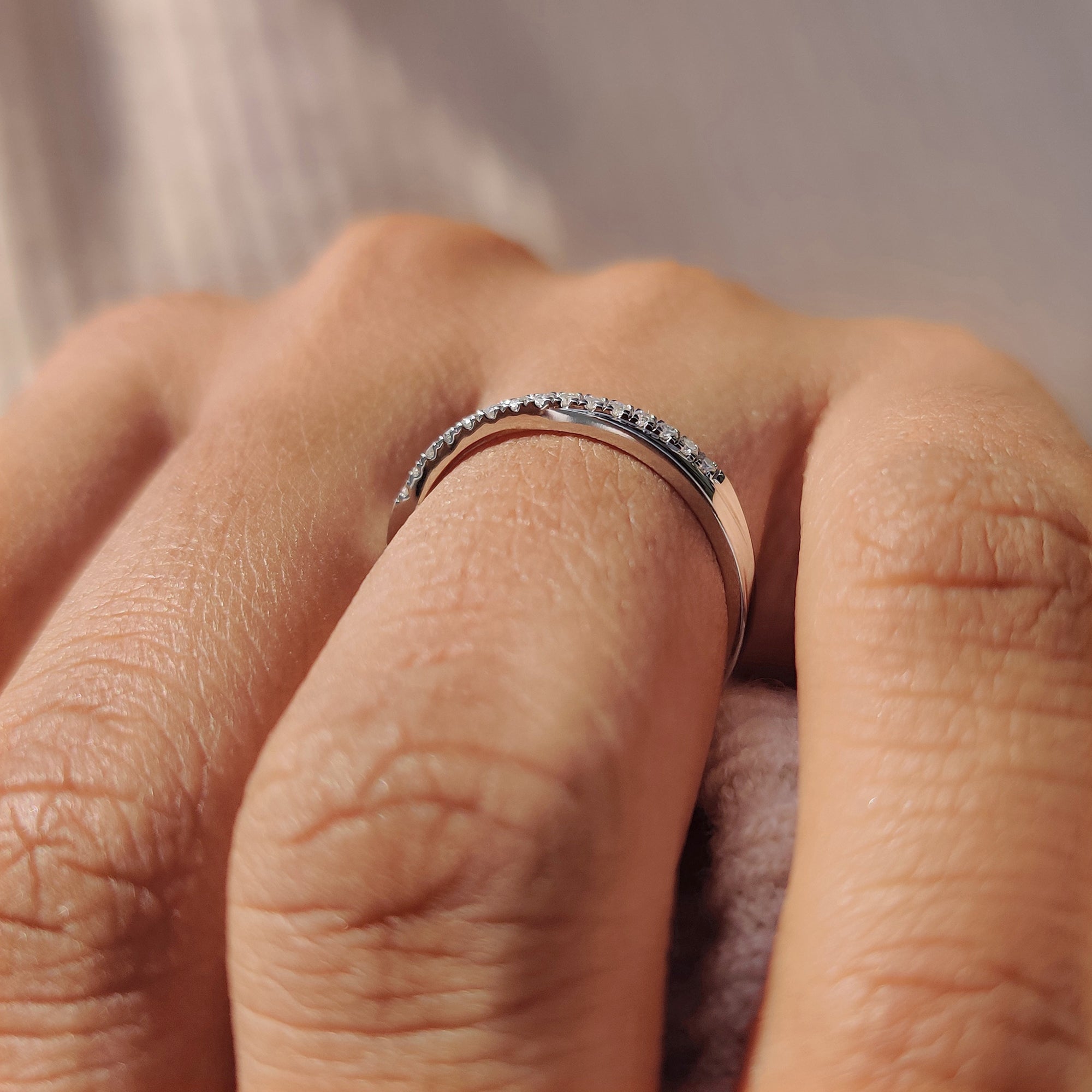 Round Cut Crossover Wedding Band