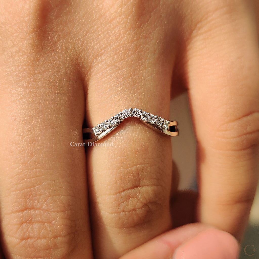 Curved Wedding Band With Round Cut Diamond