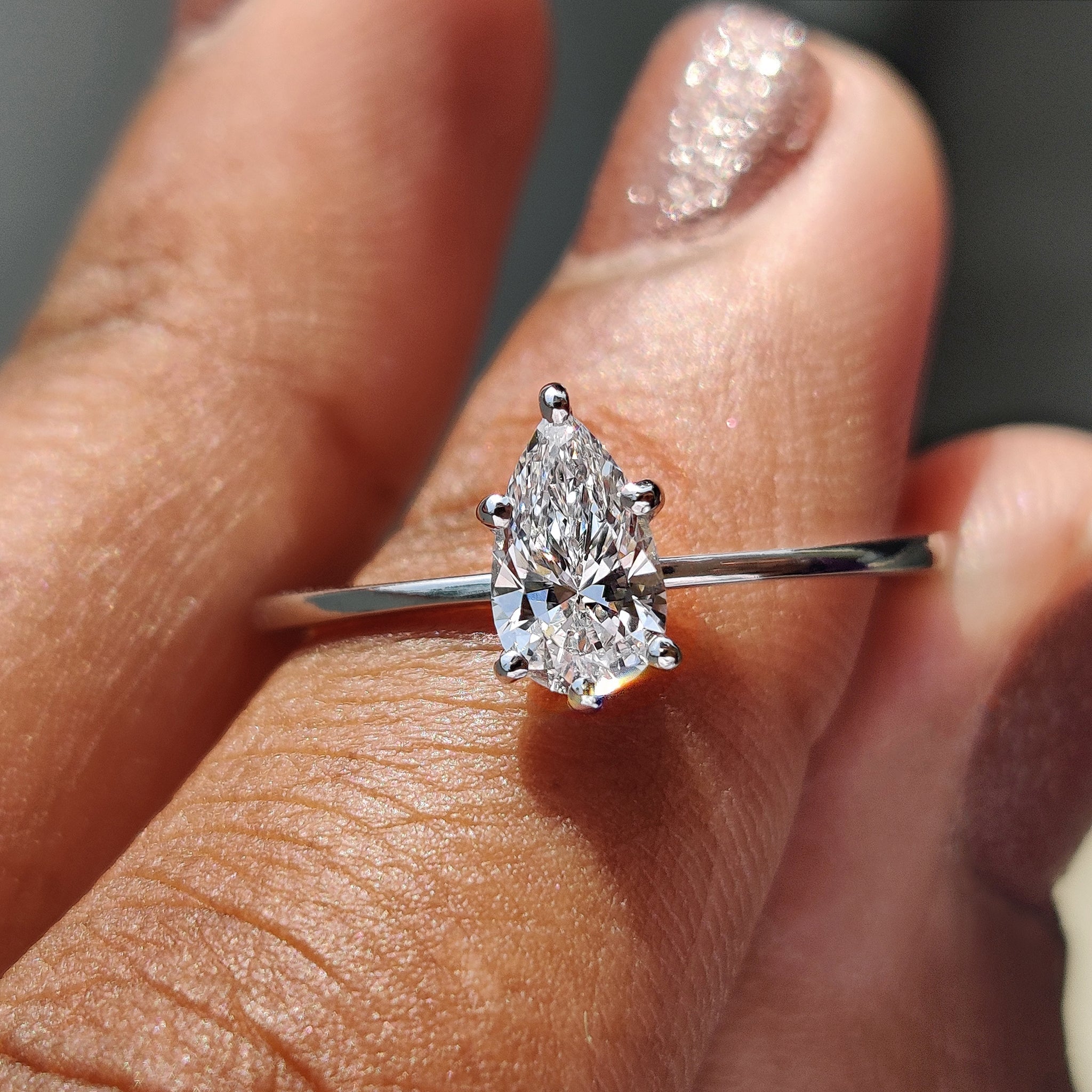 Pear Shaped Diamond Ring - Solitaire white Gold Secondary image