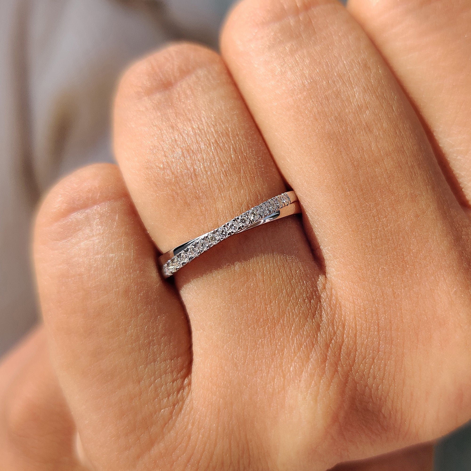 Round Cut Crossover Wedding Band Image secondaire du produit