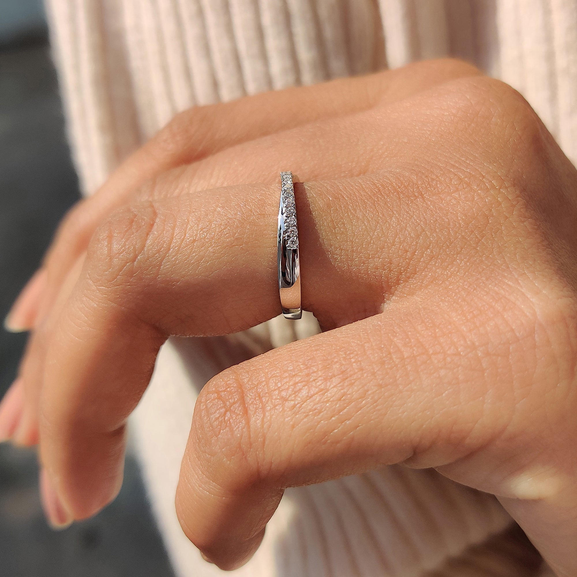 Round Cut Crossover Wedding Band