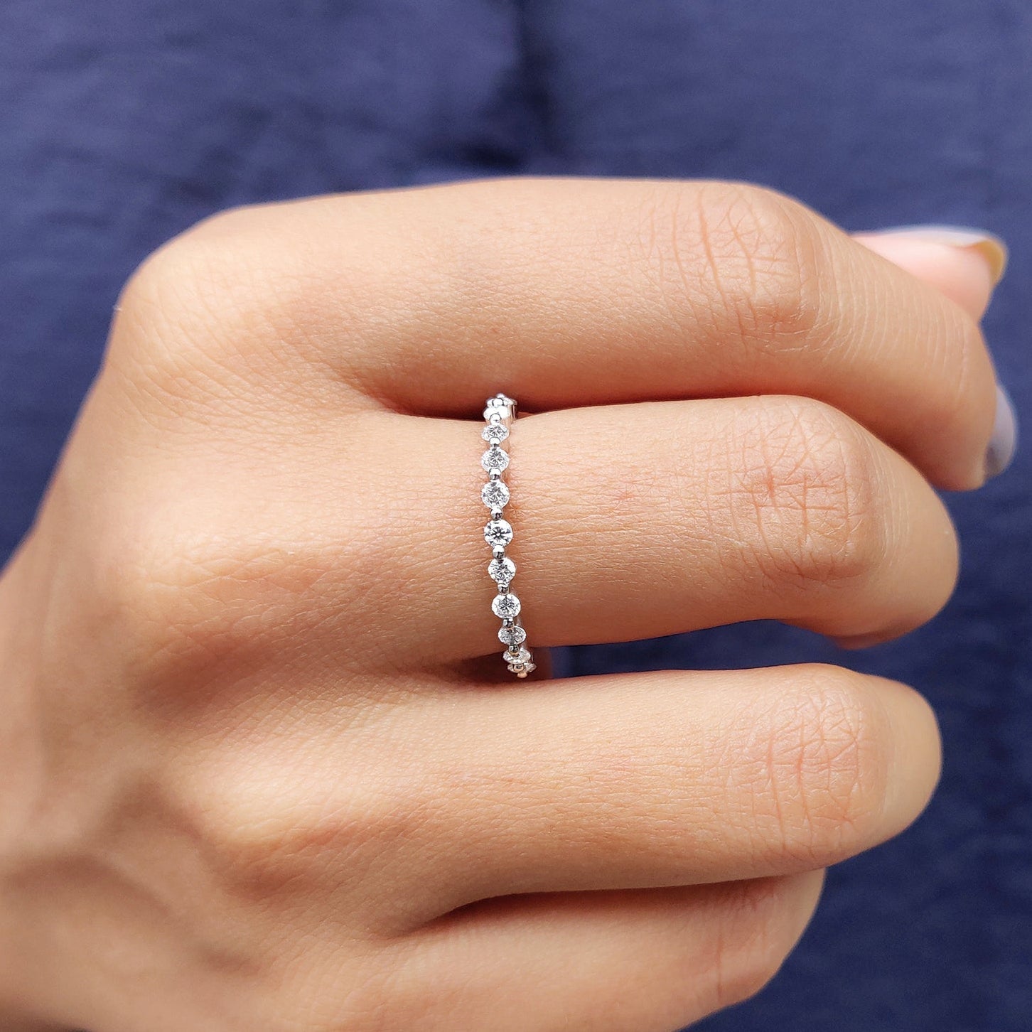 Half Eternity Band - Shared Prong Imagen principal del producto