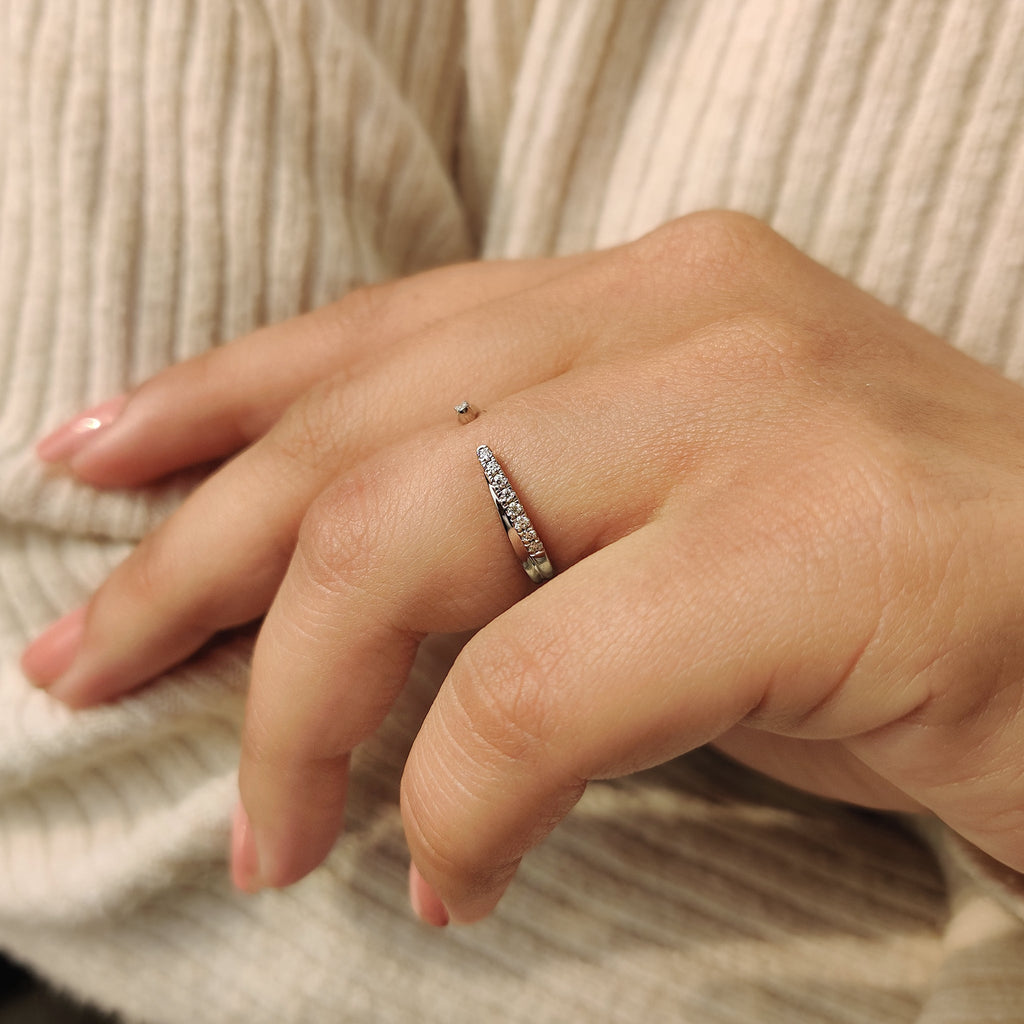 Round Cut Open Gap Wedding Band
