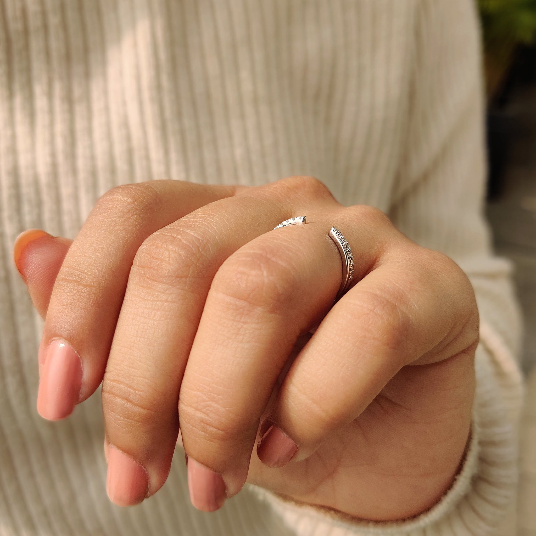 Round Cut Open Gap Wedding Band