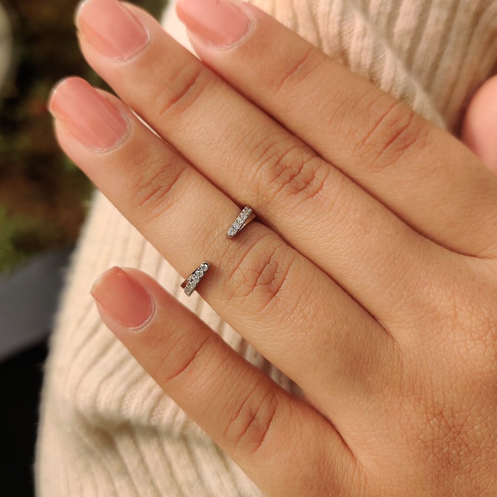 Round Cut Open Gap Wedding Band