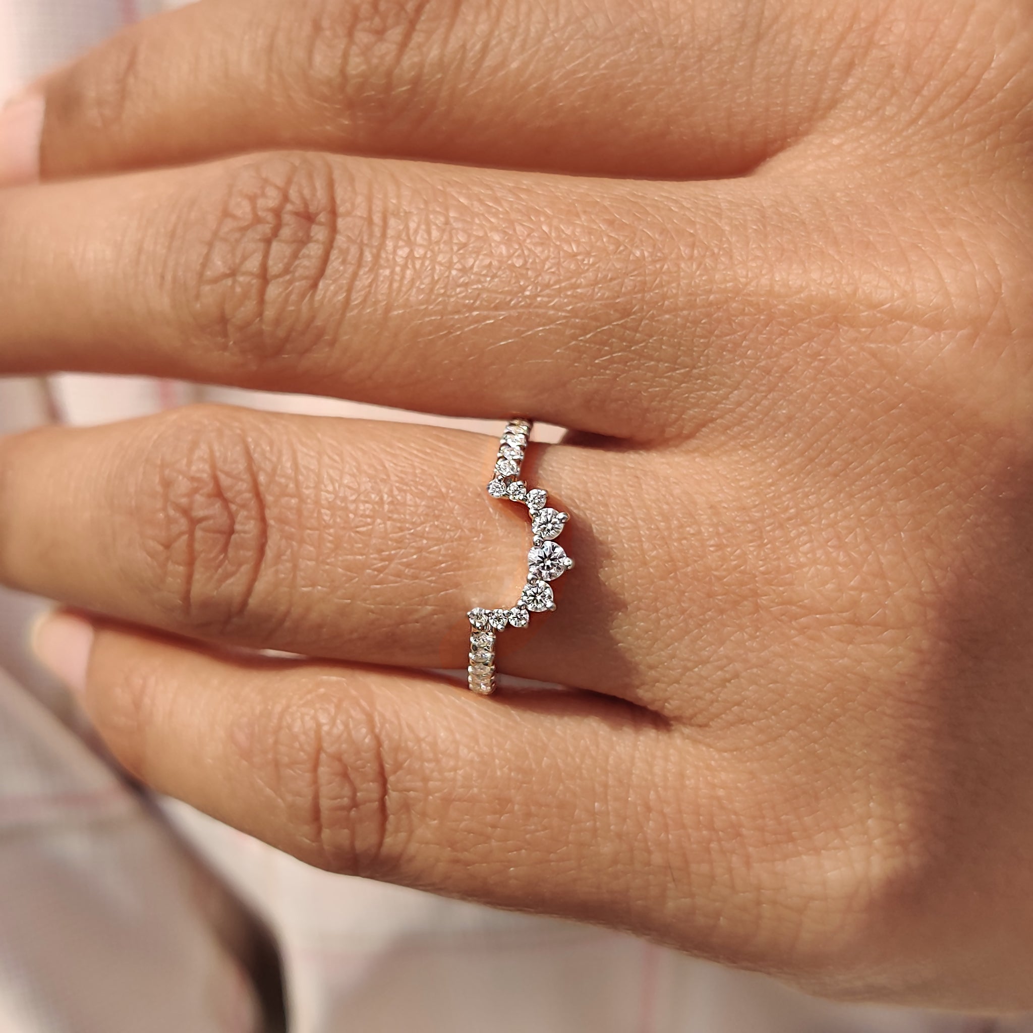 Round Cut Tiara Wedding Band With crown Style Zweitbild