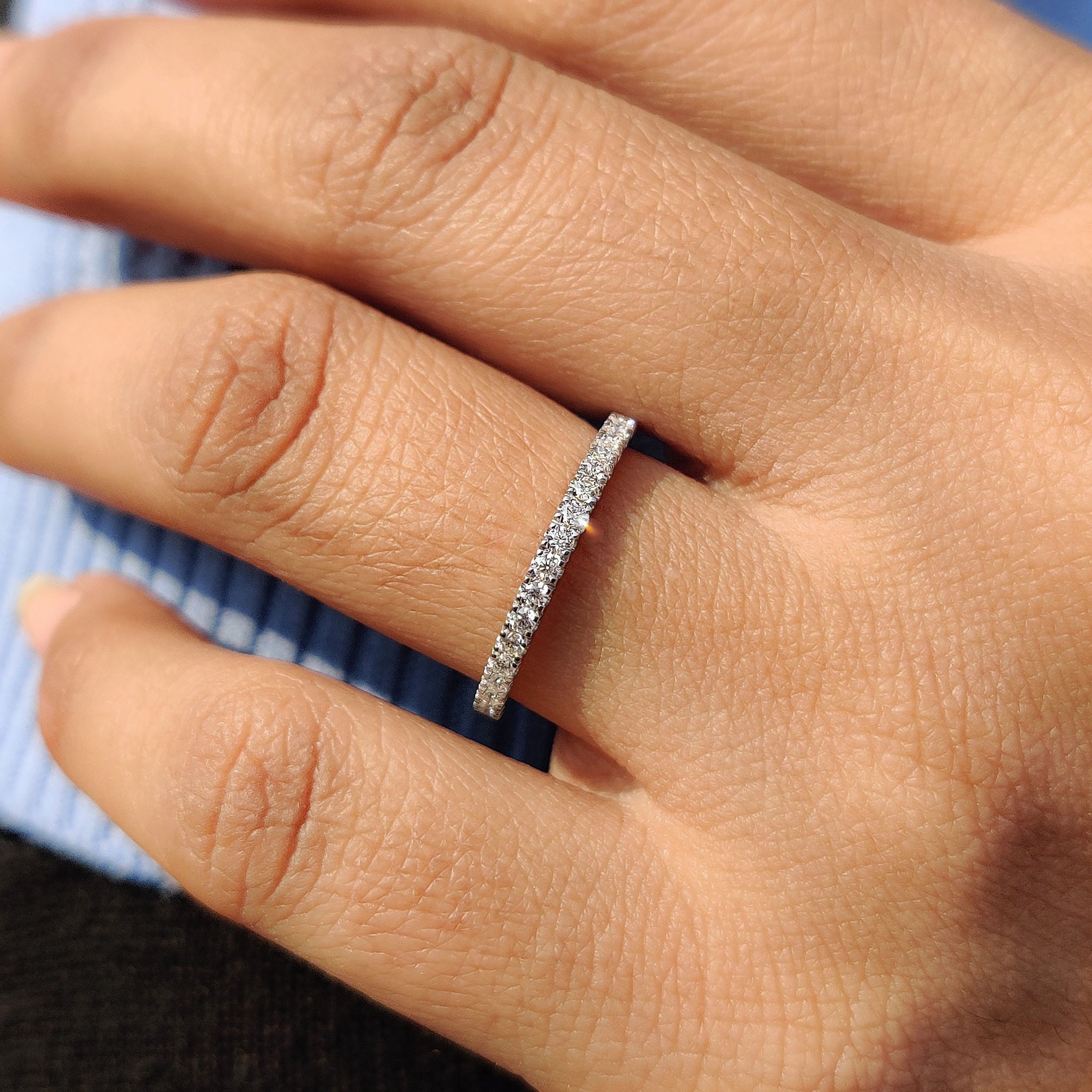 Round Cut Diamond Half Eternity Band Image secondaire du produit