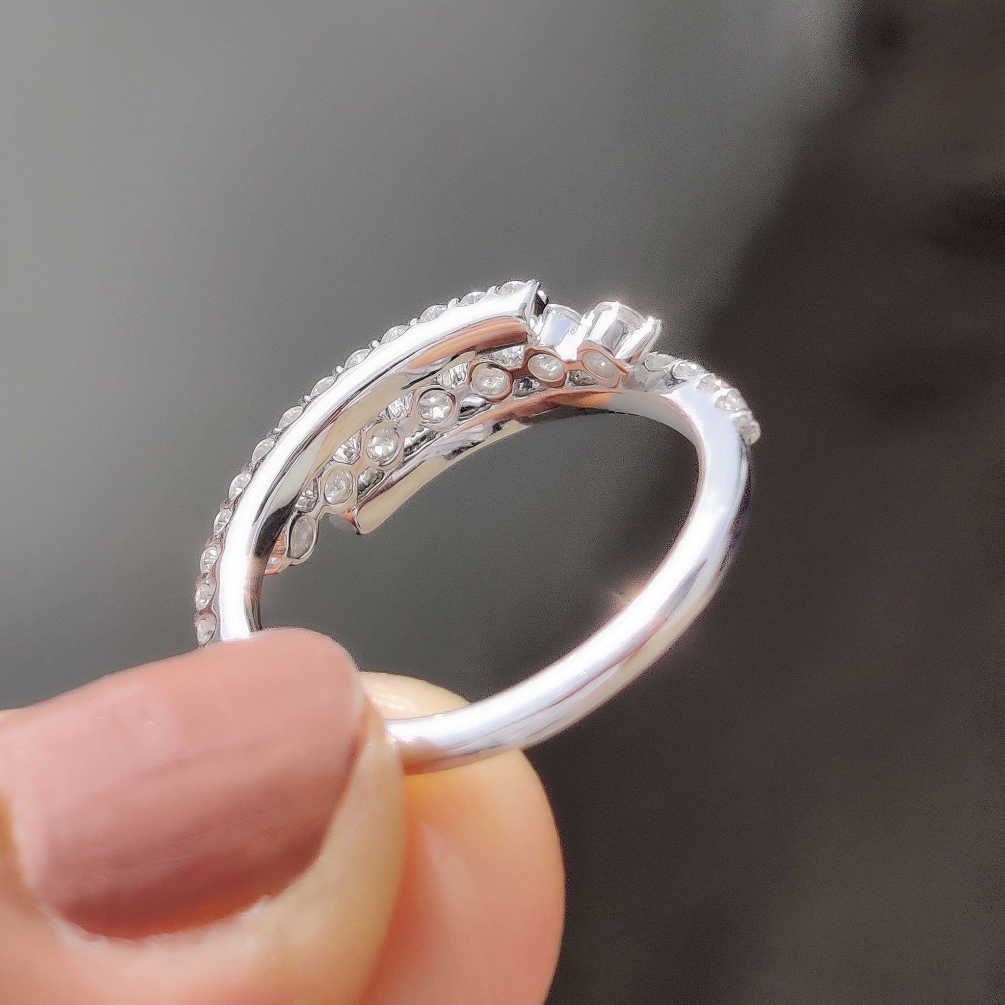 Round Cut Three Row Pave Wedding Band Zweitbild