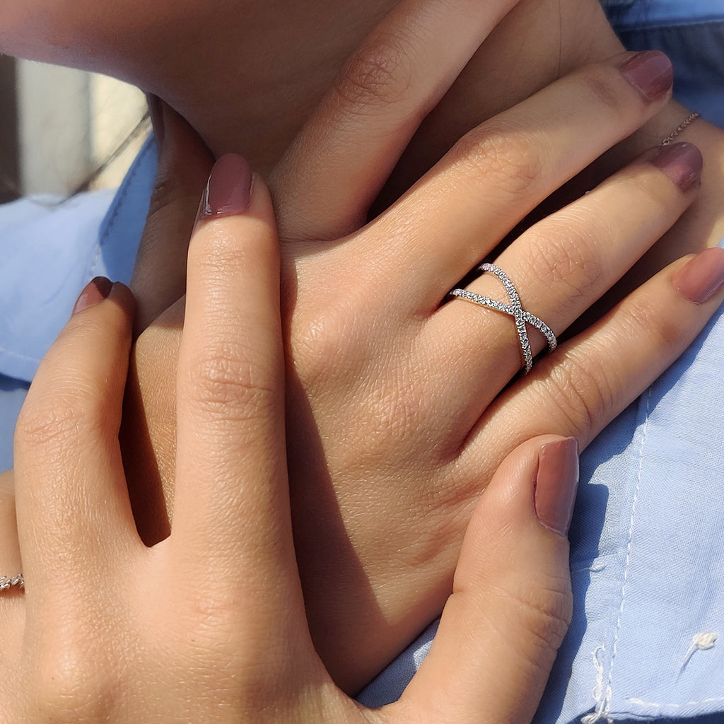 Classic Criss Cross Eternity Band In Round Cut