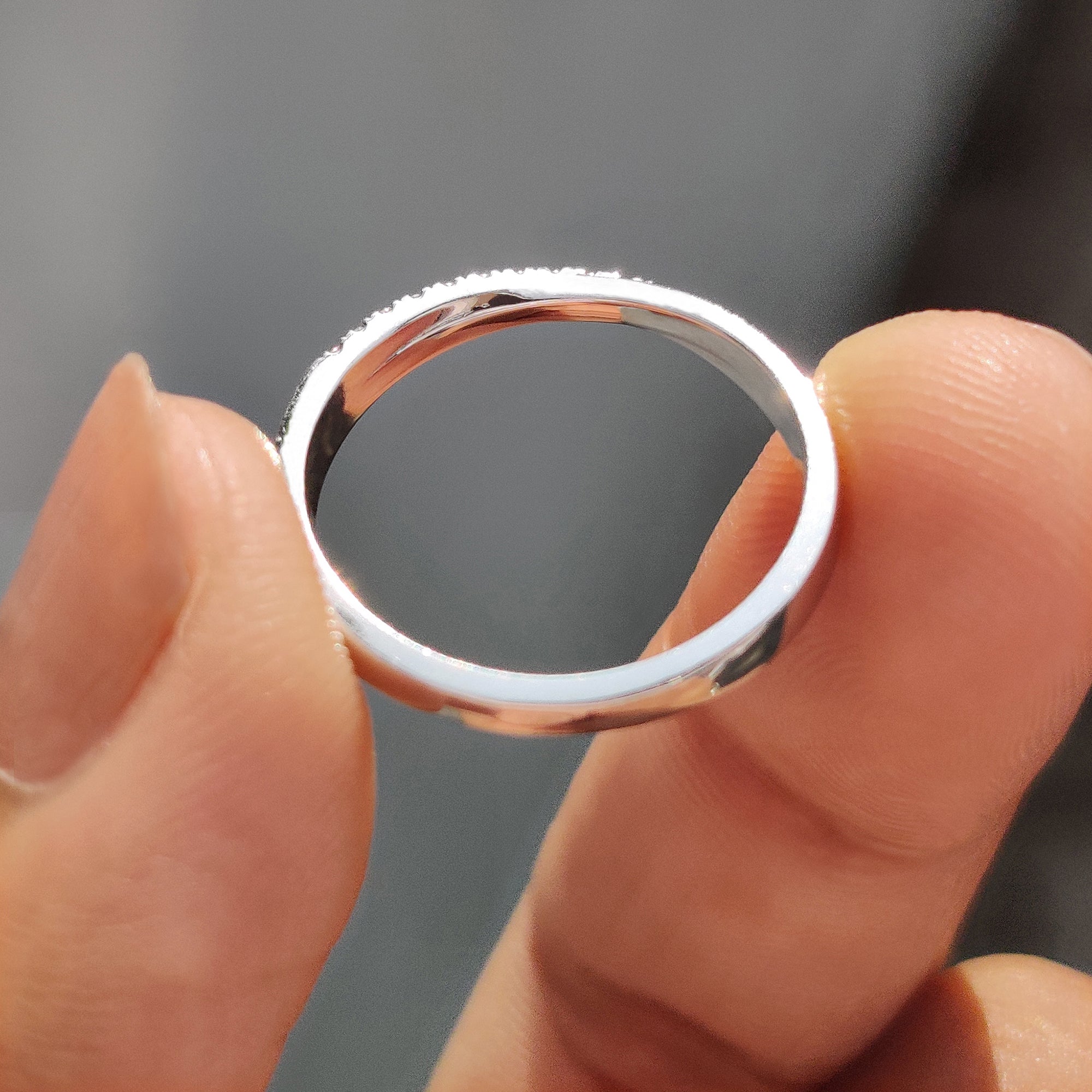Round Cut Crossover Wedding Band