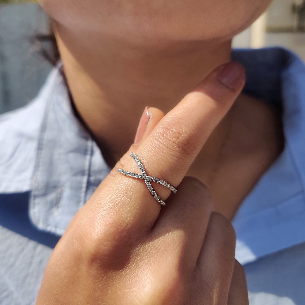 Classic Criss Cross Eternity Band In Round Cut