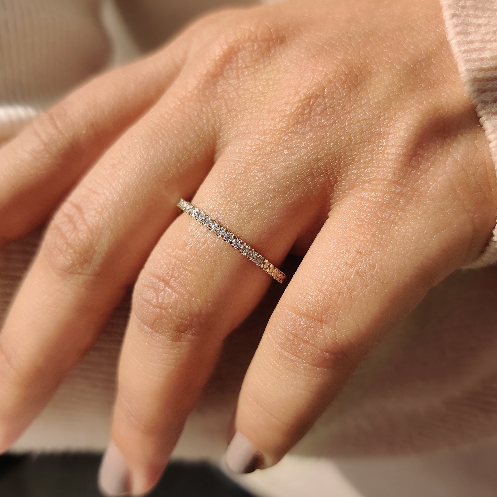 Round Cut Full Eternity Wedding Band Image secondaire du produit