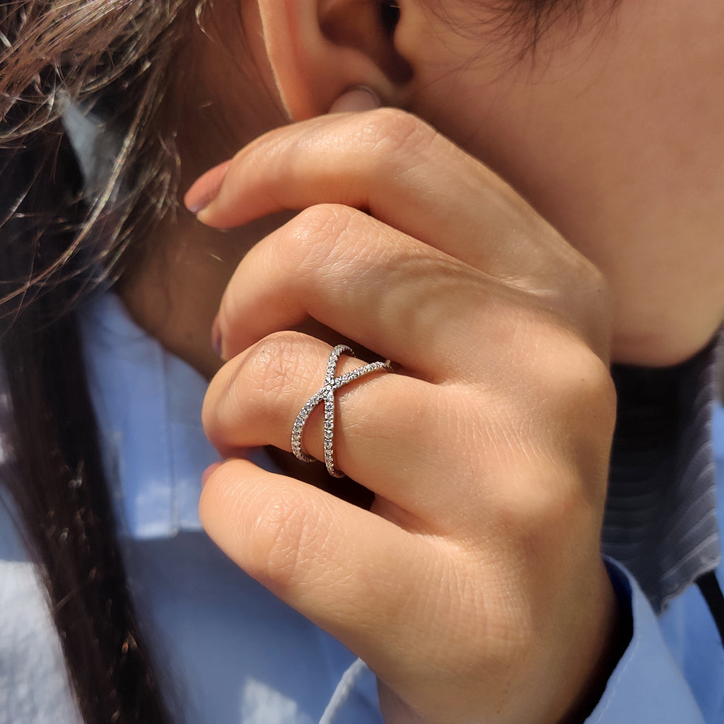 Classic Criss Cross Eternity Band In Round Cut
