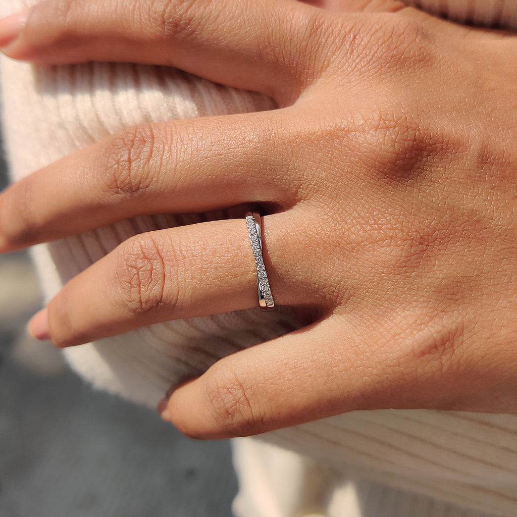 Round Cut Crossover Wedding Band