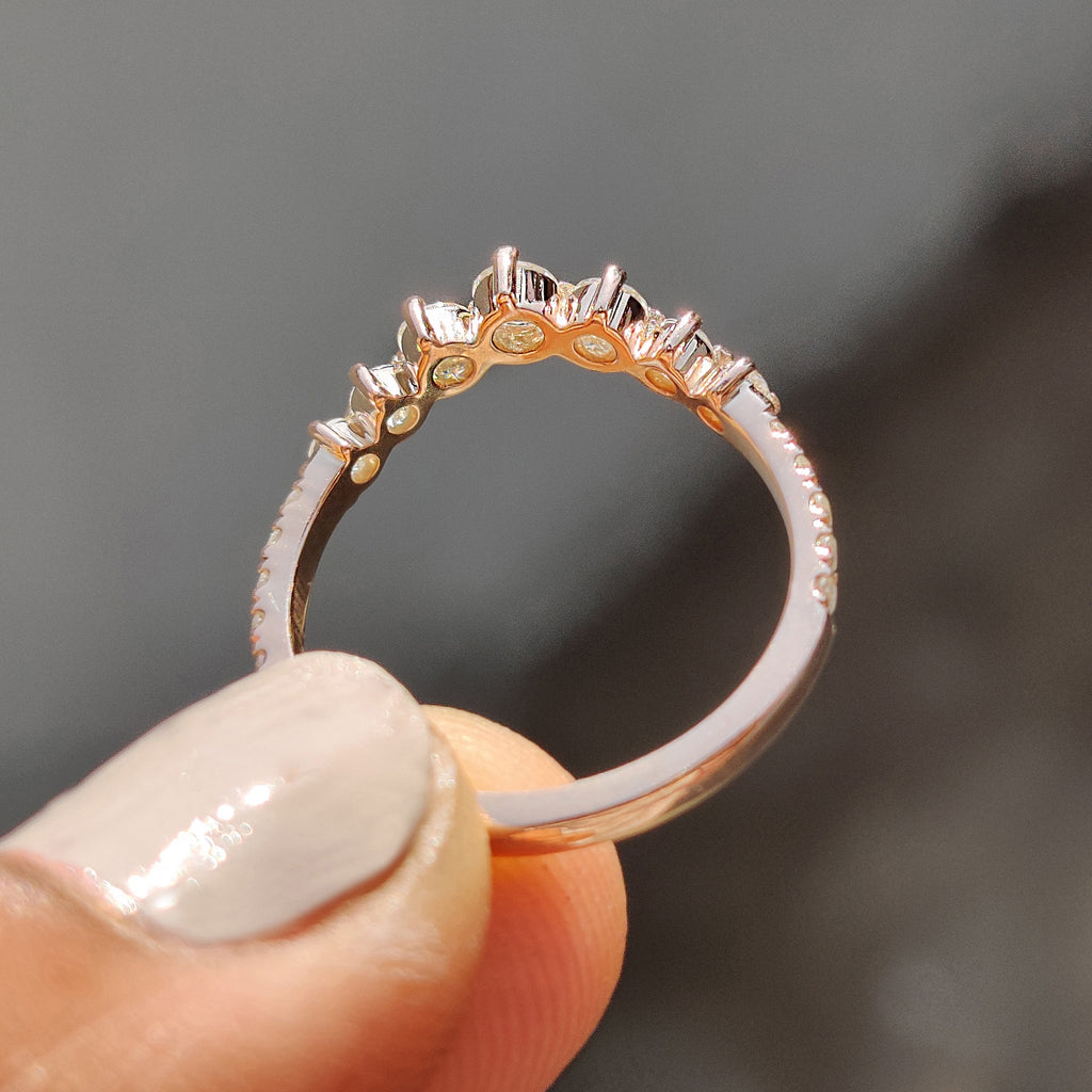 Curvy Wedding Band With Round Cut Moissanite