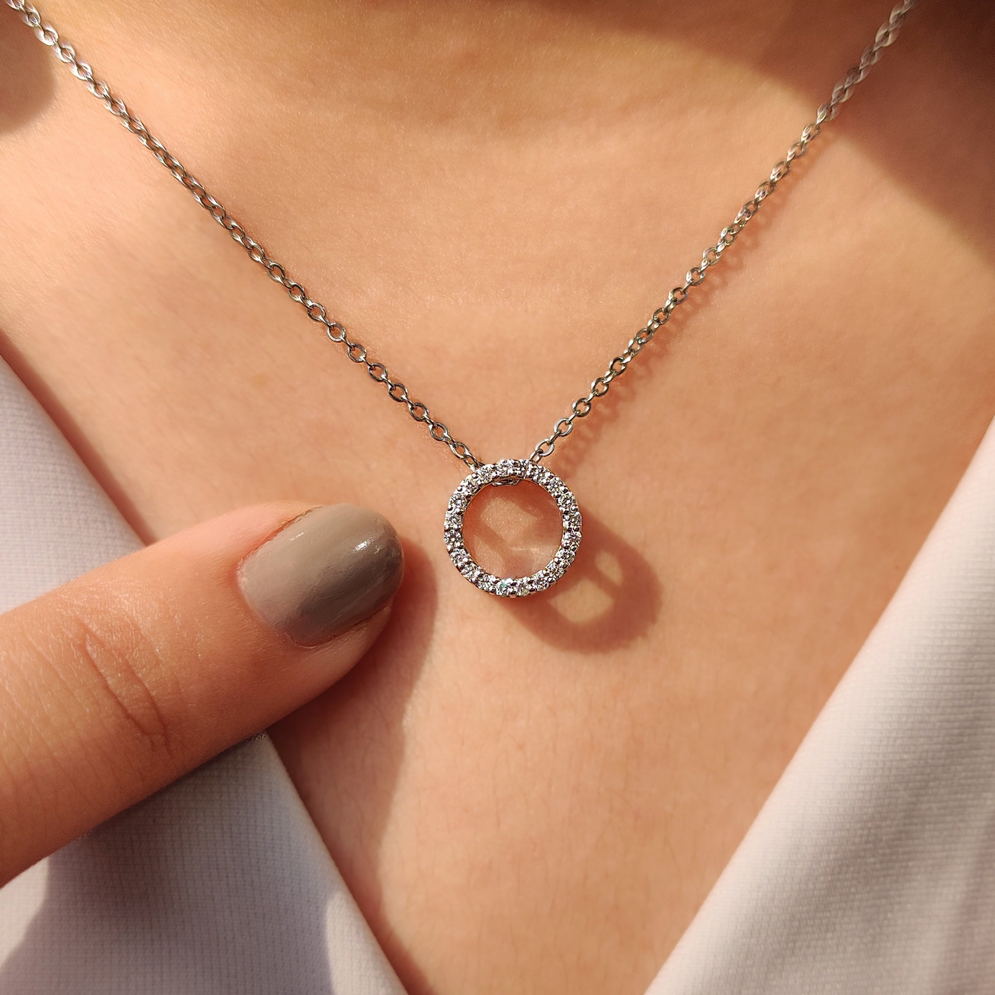 Round Diamond Pendant – White Gold Design