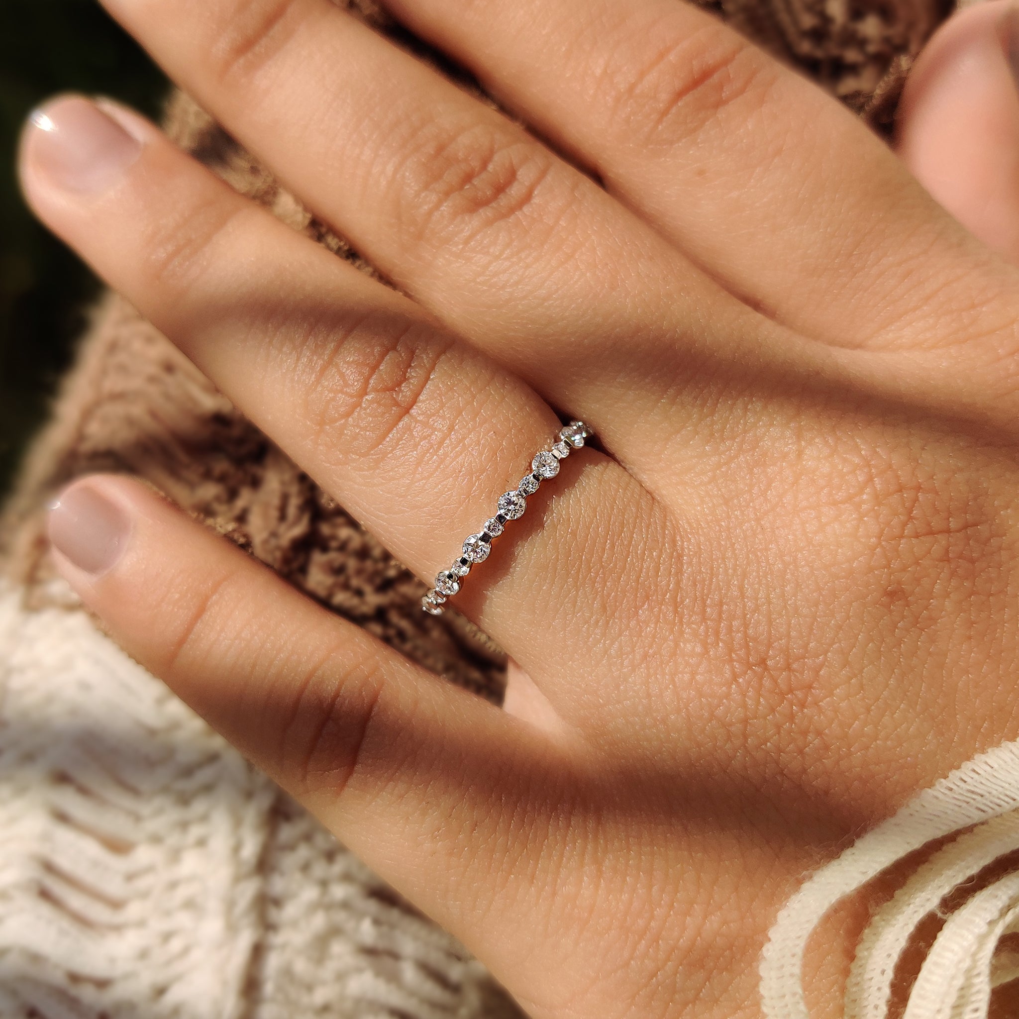 Moissanite Round Cut Half Eternity Band Hauptbild