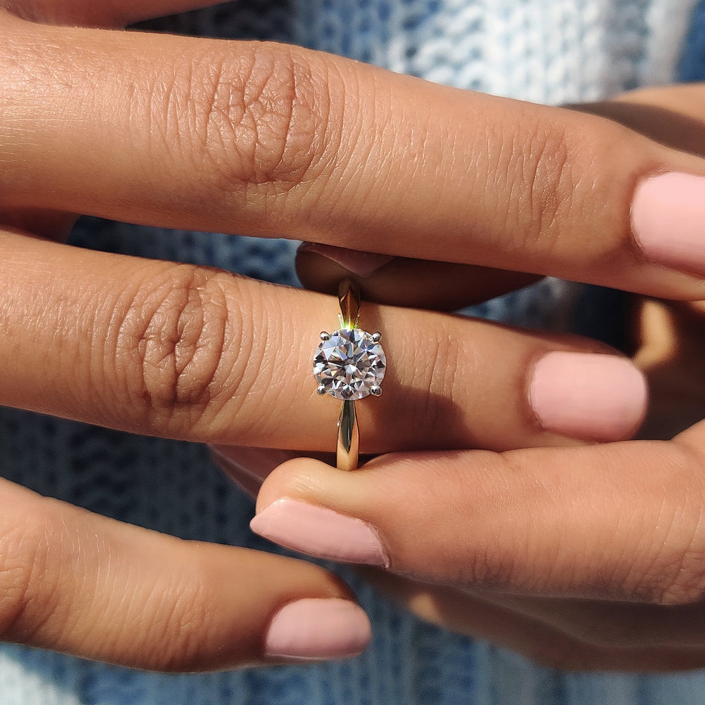 Solitaire Set Round Cut Diamond Engagement Ring