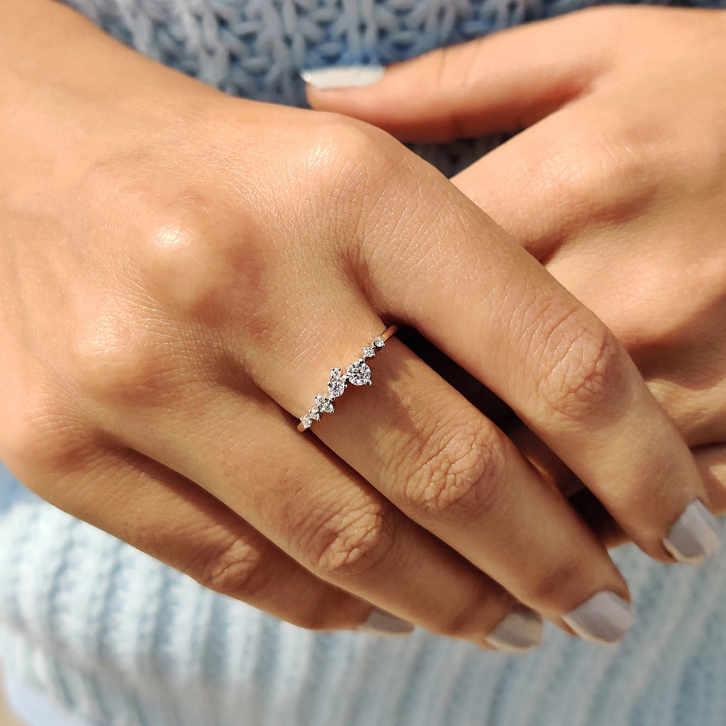 Round Cut Moissanite In White Gold Wedding Band