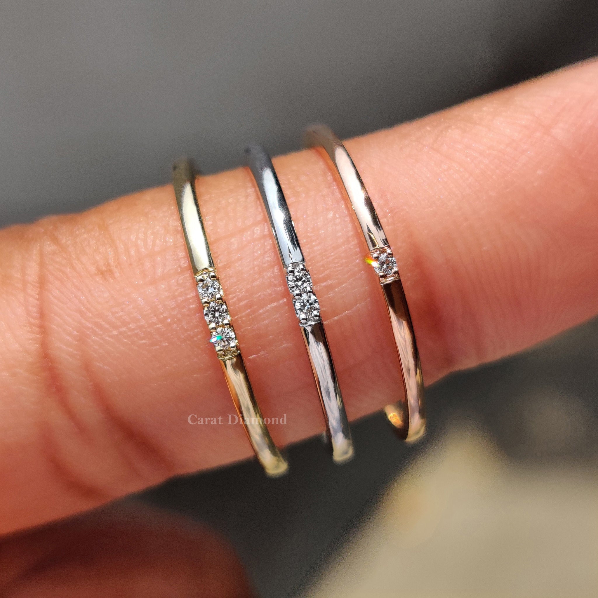 3 Piece Wedding Ring Set In Round Cut Moissanite Immagine principale del prodotto