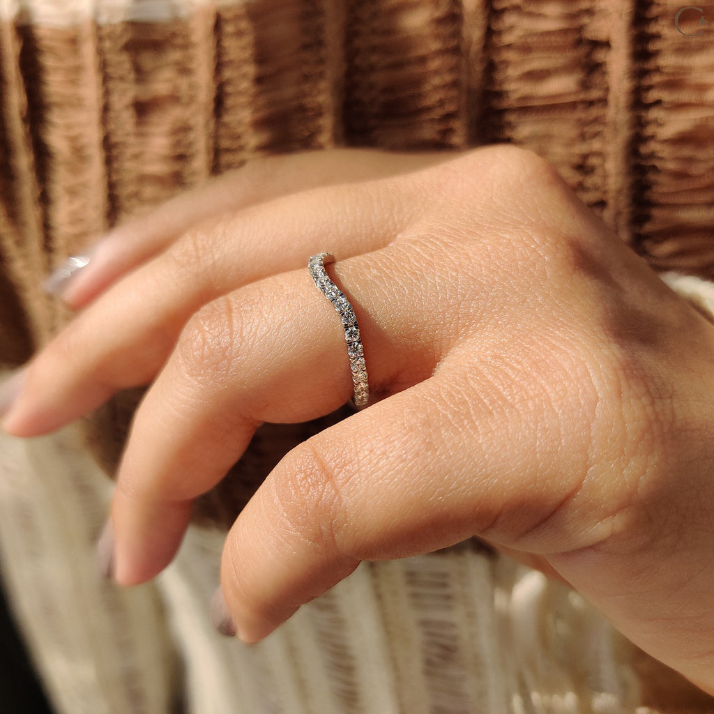 Curved Gold Wedding Band With Round Diamond