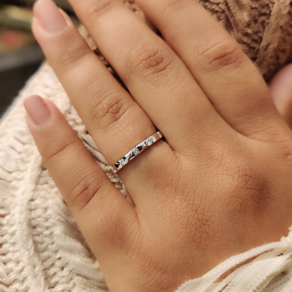Round Cut Diamond Gypsy Wedding Band