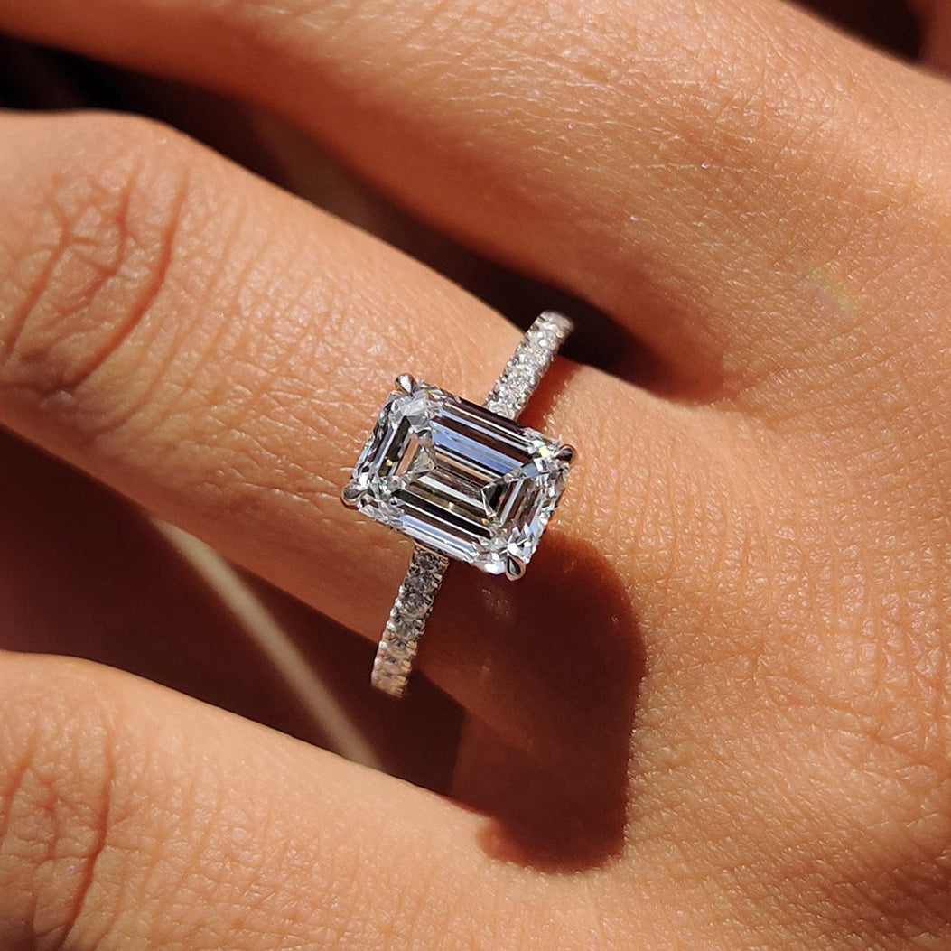 Emerald Cut Diamond Engagement Ring Immagine principale del prodotto