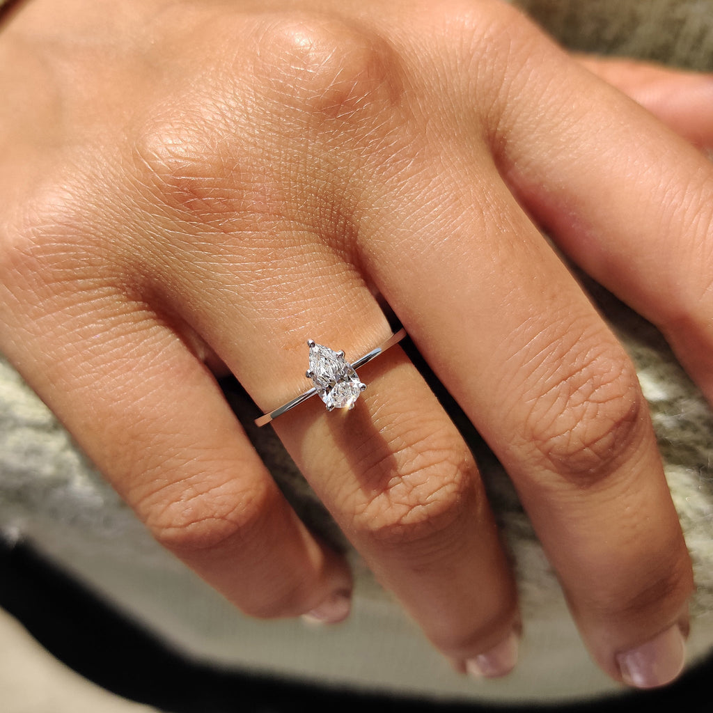 Pear Shaped Diamond Ring - Solitaire white Gold