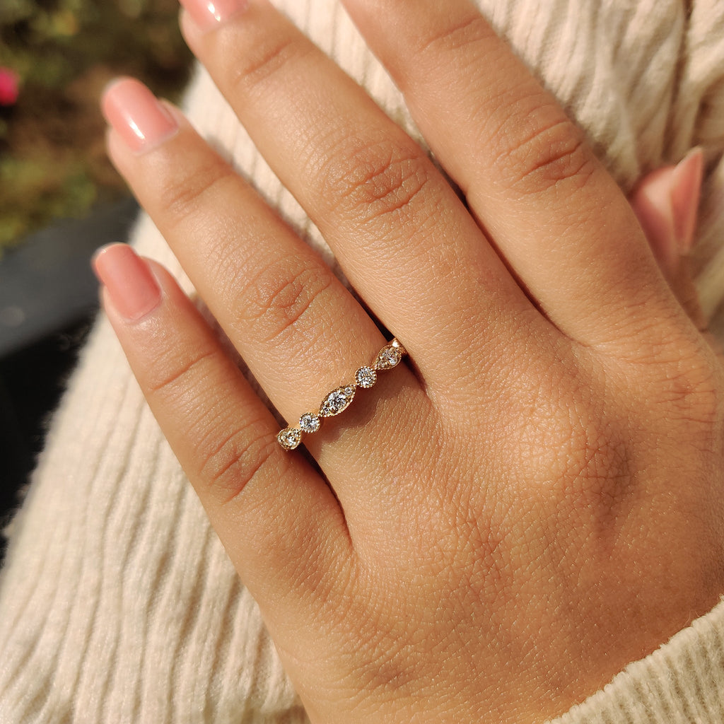 Milgrain Wedding Band – Round Diamond