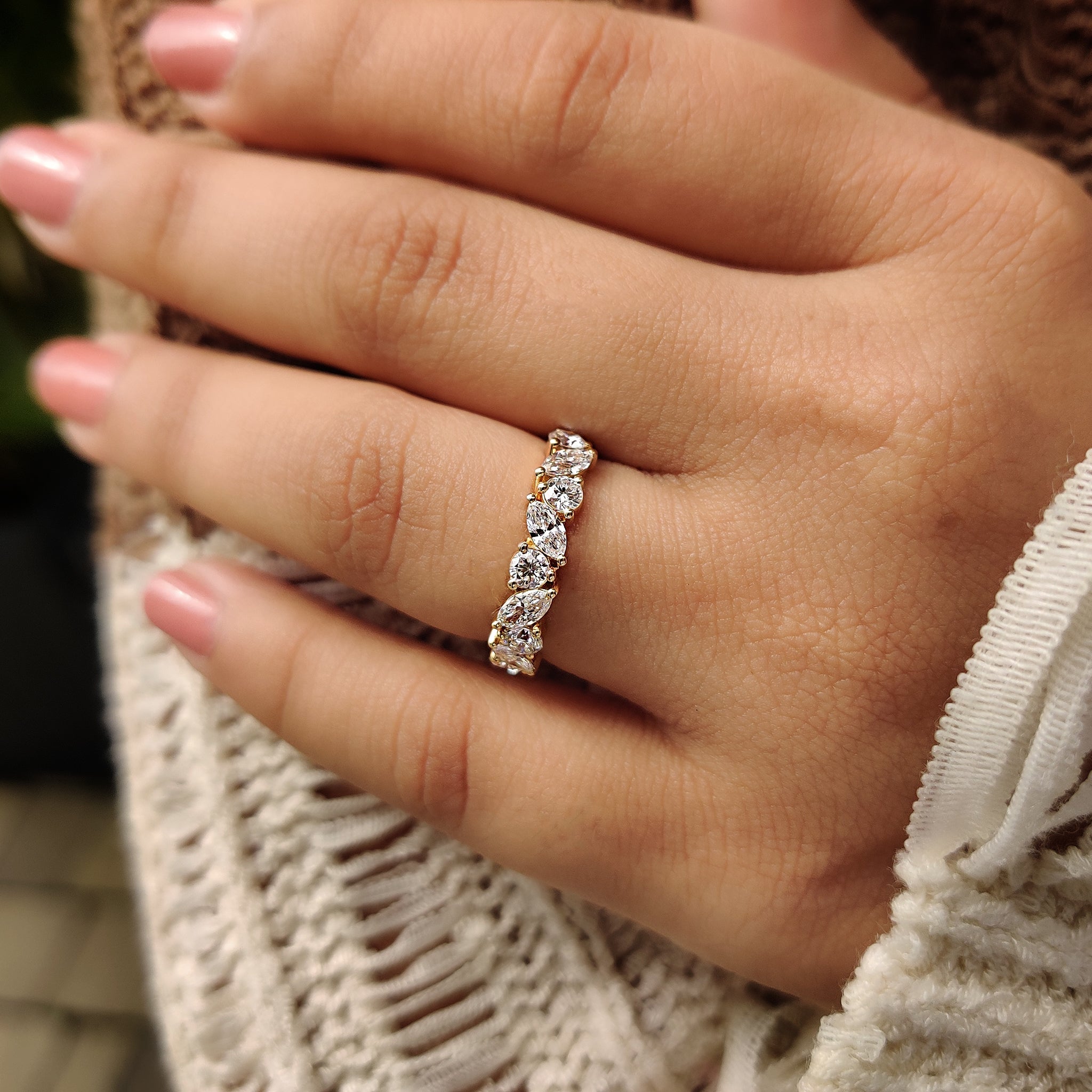 Half Eternity Marquise And Round Wedding Band Imagen secundaria del producto