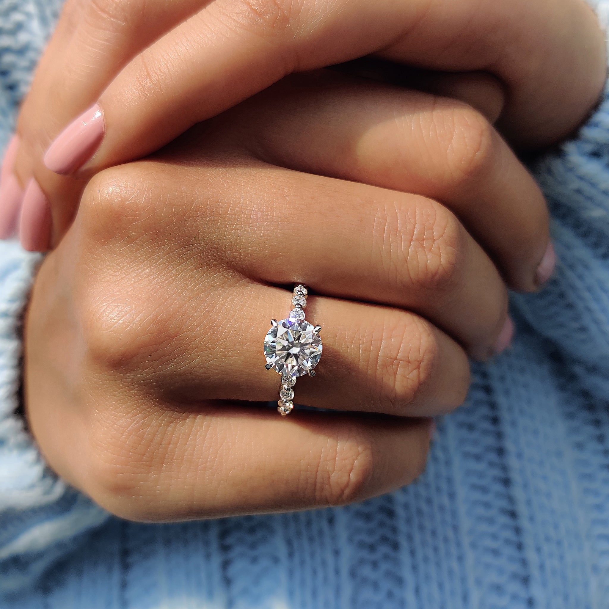 Floating Bubble Prong Round Cut Engagement Ring
