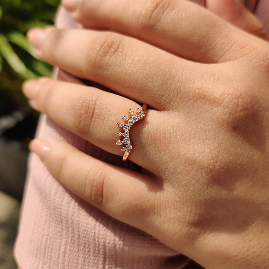 Round Diamond Wedding Band In Tiara Style