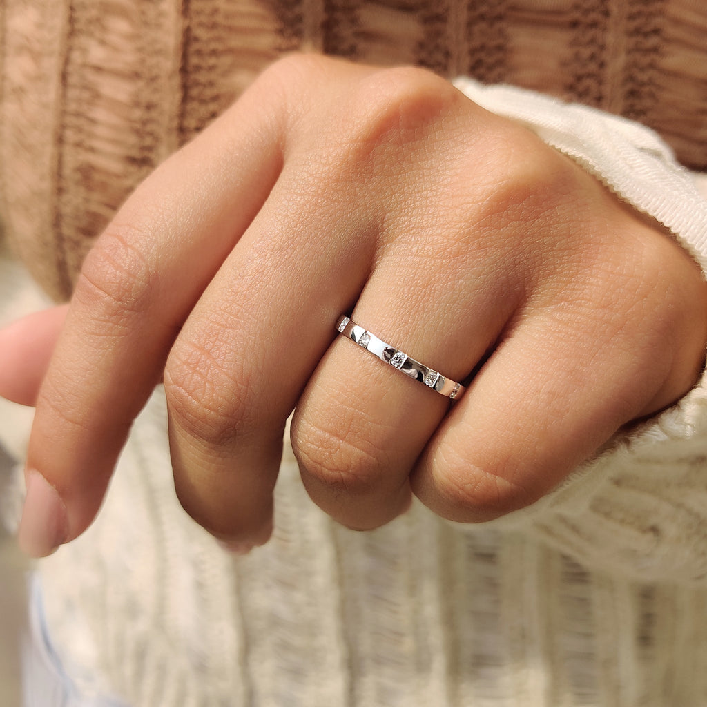 Round Cut Diamond Gypsy Wedding Band