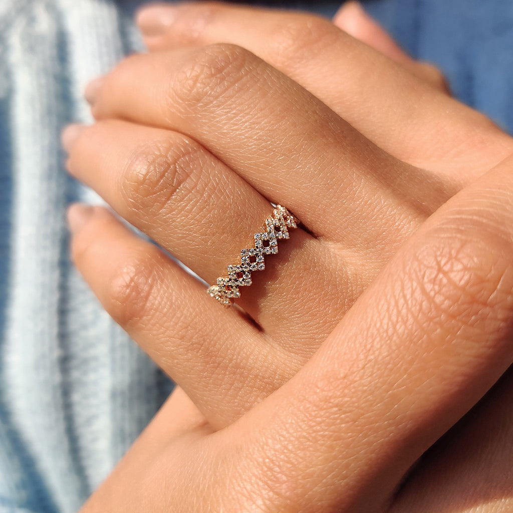 Round Cut Moissanite Wedding Band In Zig Zag Style