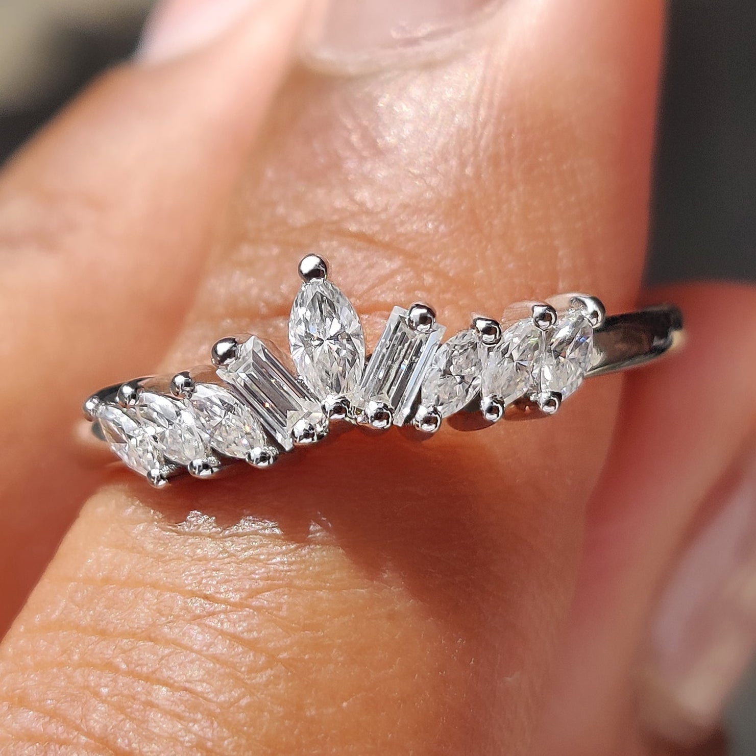 Curved Wedding Band With Marquise And Baguette Stone Imagen principal del producto