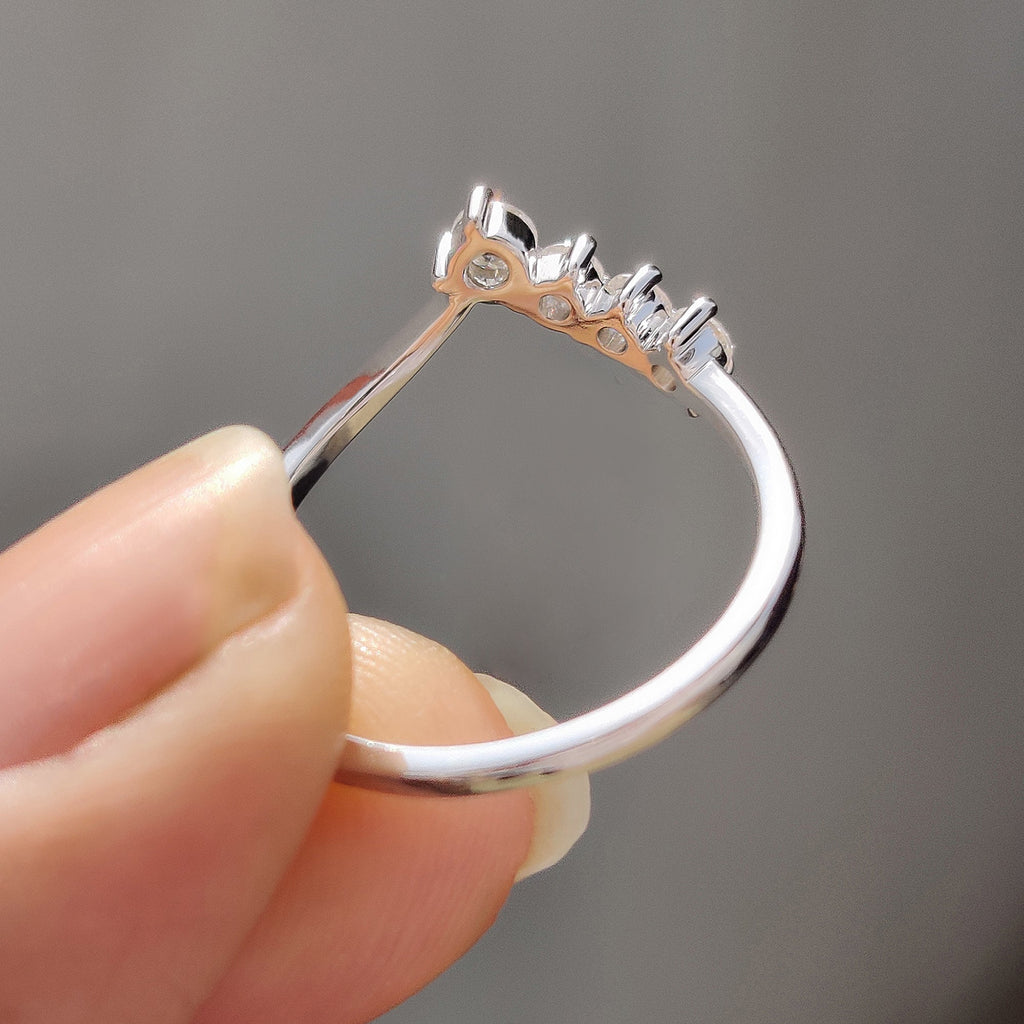 Round Cut Chevron Wedding Band With Milgrain Detail