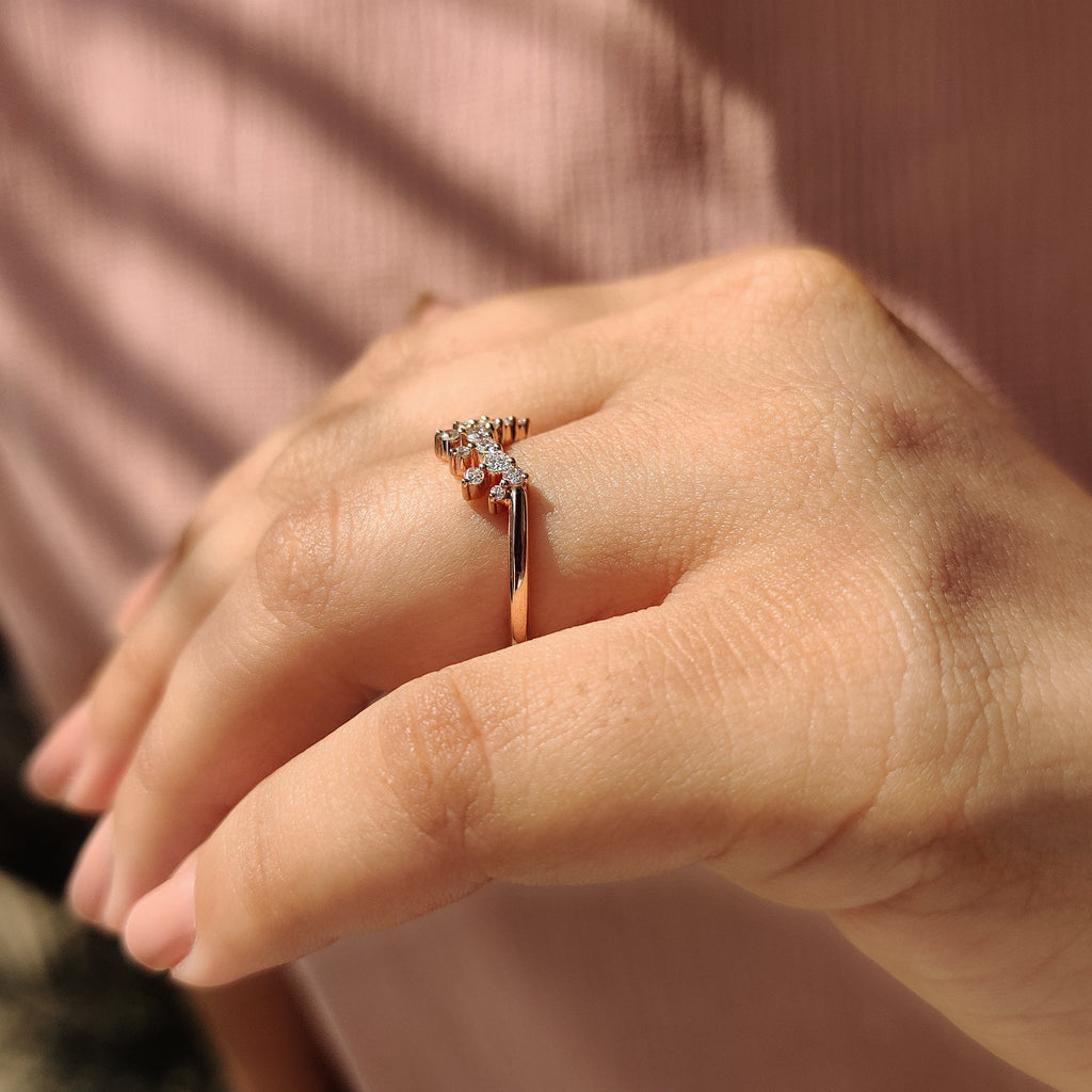 Round Diamond Wedding Band In Tiara Style