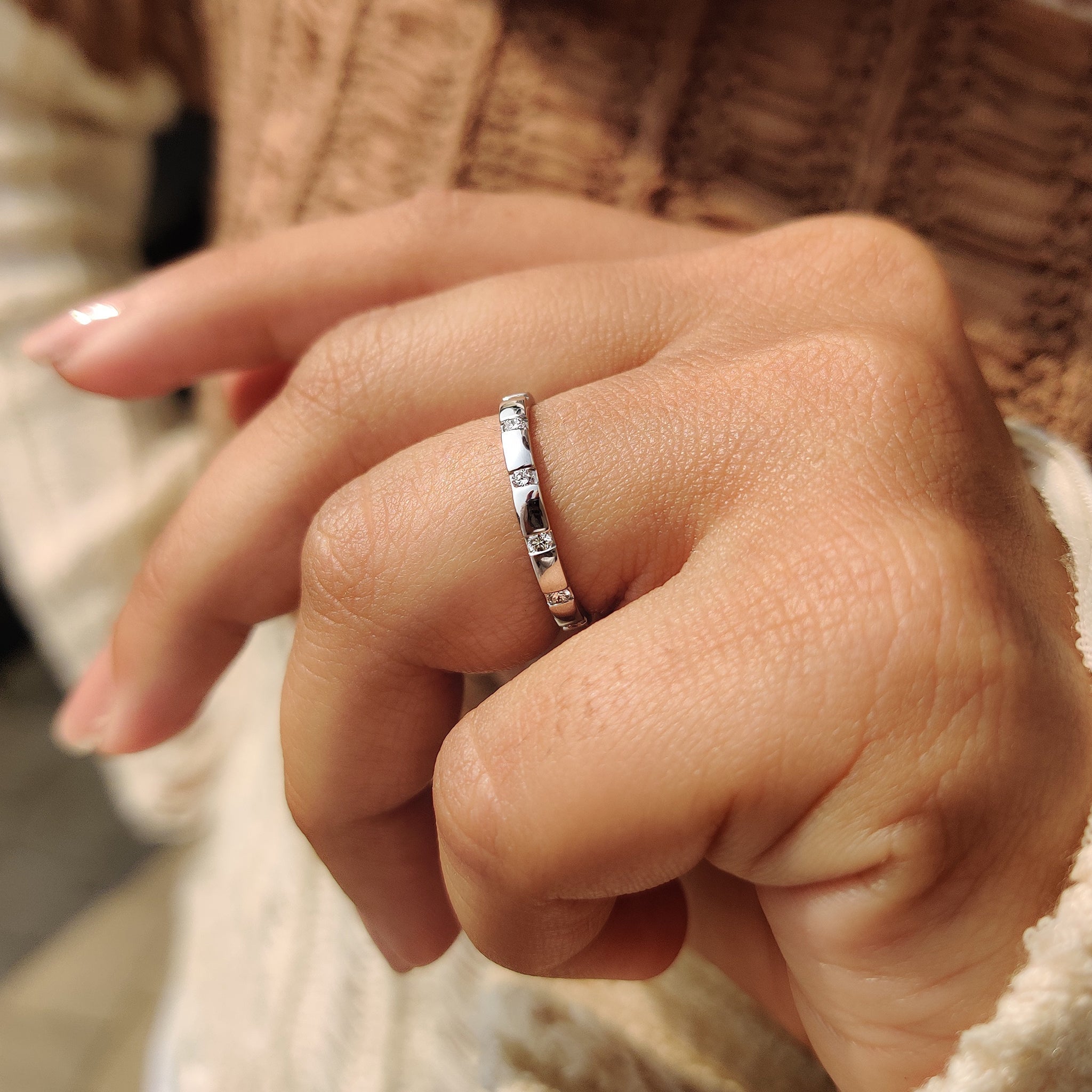 Round Cut Diamond Gypsy Wedding Band Image secondaire du produit