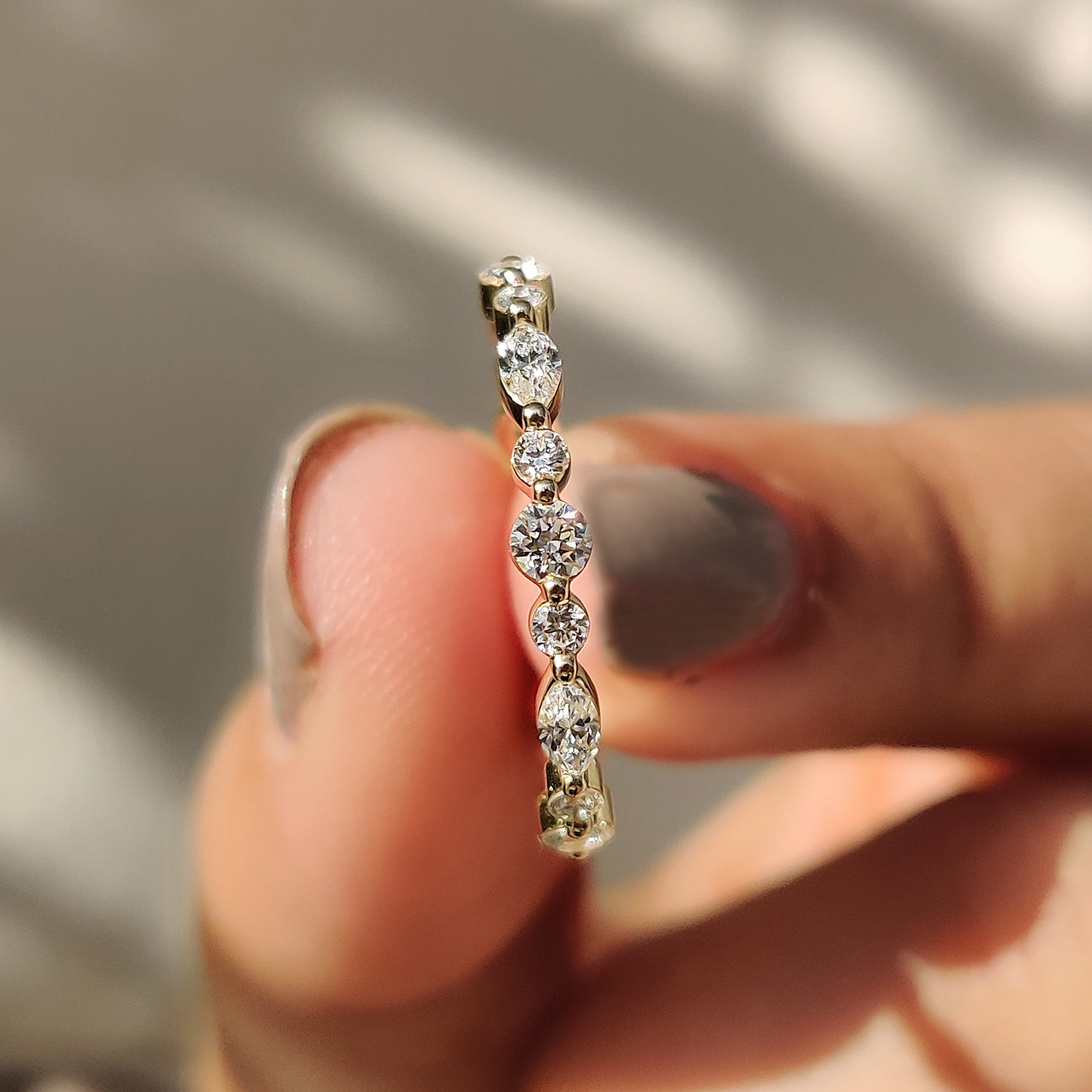 Eternity Wedding Band - Marquise and Round Diamonds Imagen secundaria del producto