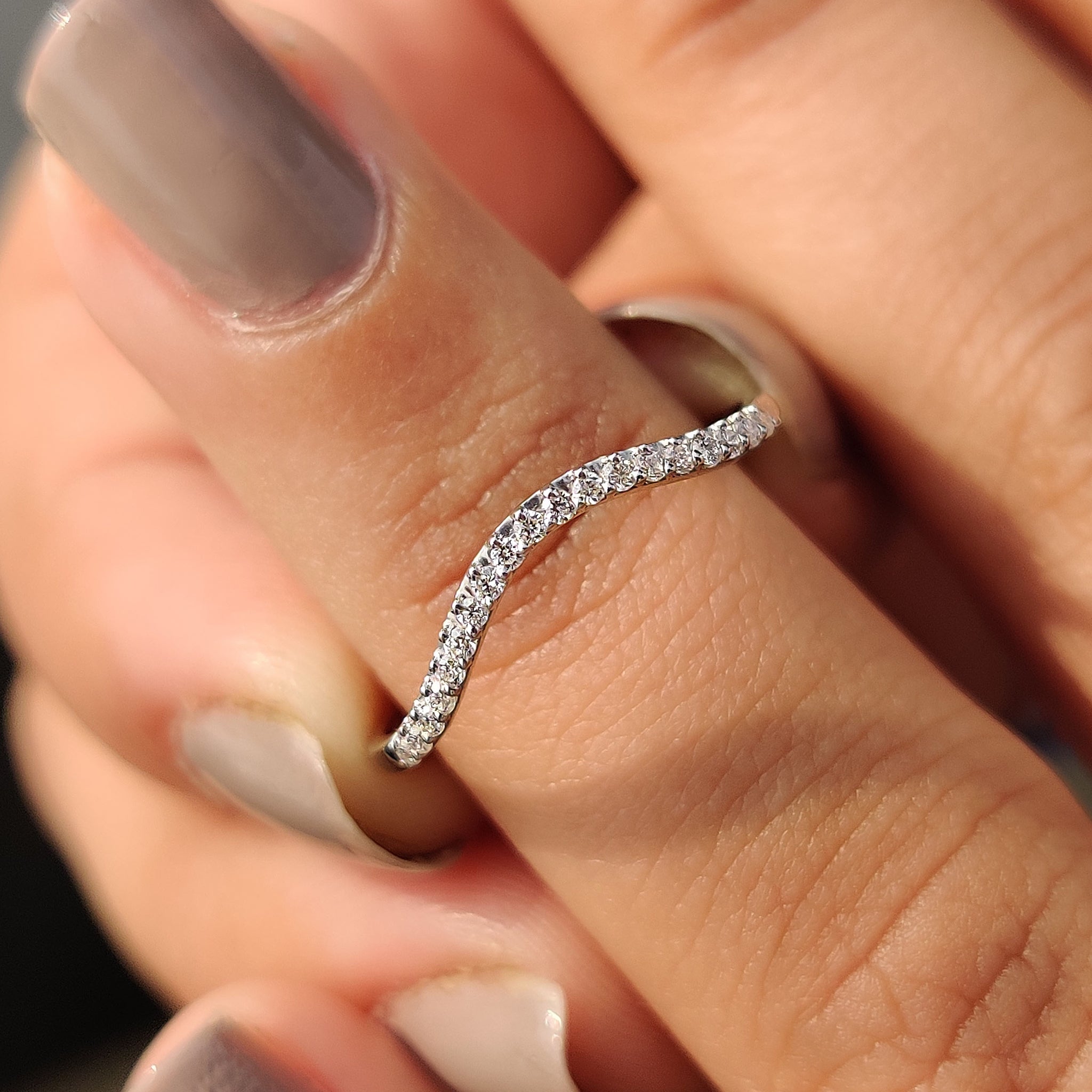 Half Eternity Band With Round Cut Imagen secundaria del producto