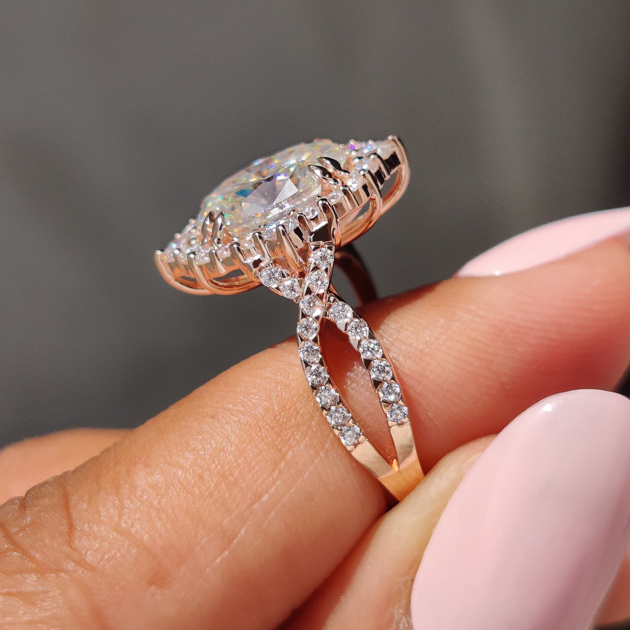 Vintage Engagement Ring In Oval Cut Moissanite