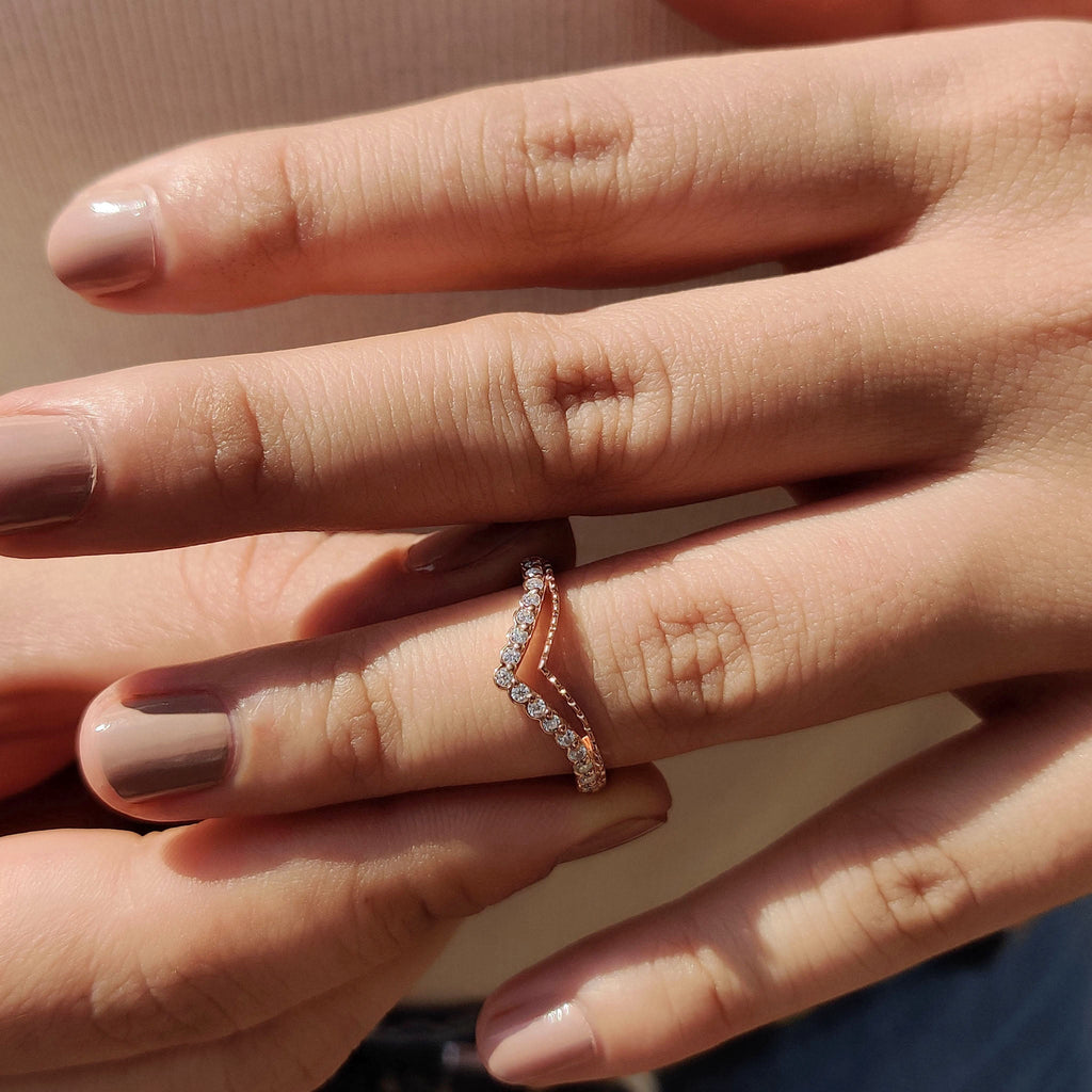 Curvy Wedding Band In Round Moissanite Stone